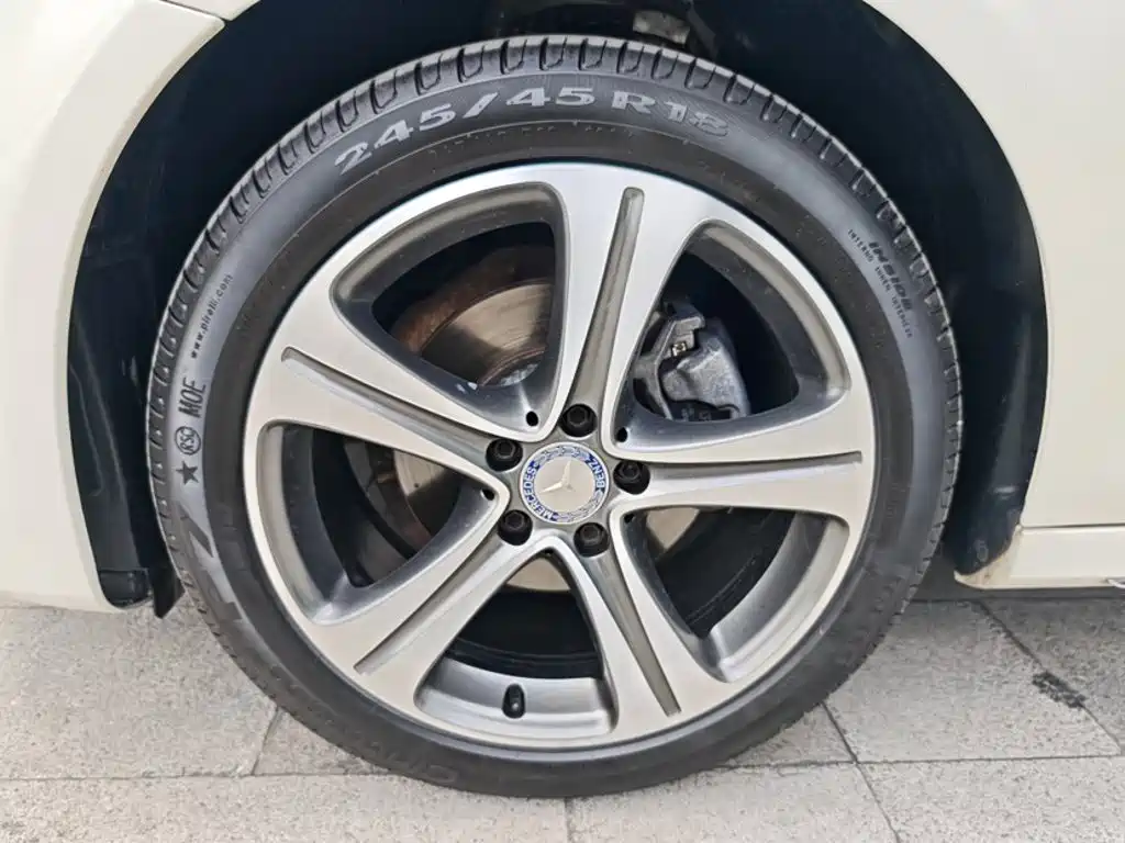 Mercedes-Benz E-Class — миниатюра 13