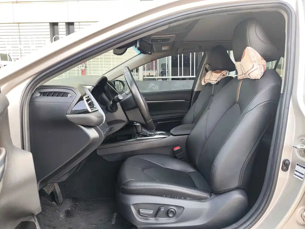 Toyota Camry — миниатюра 8