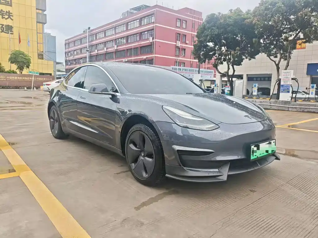 Tesla Model 3 — миниатюра 2
