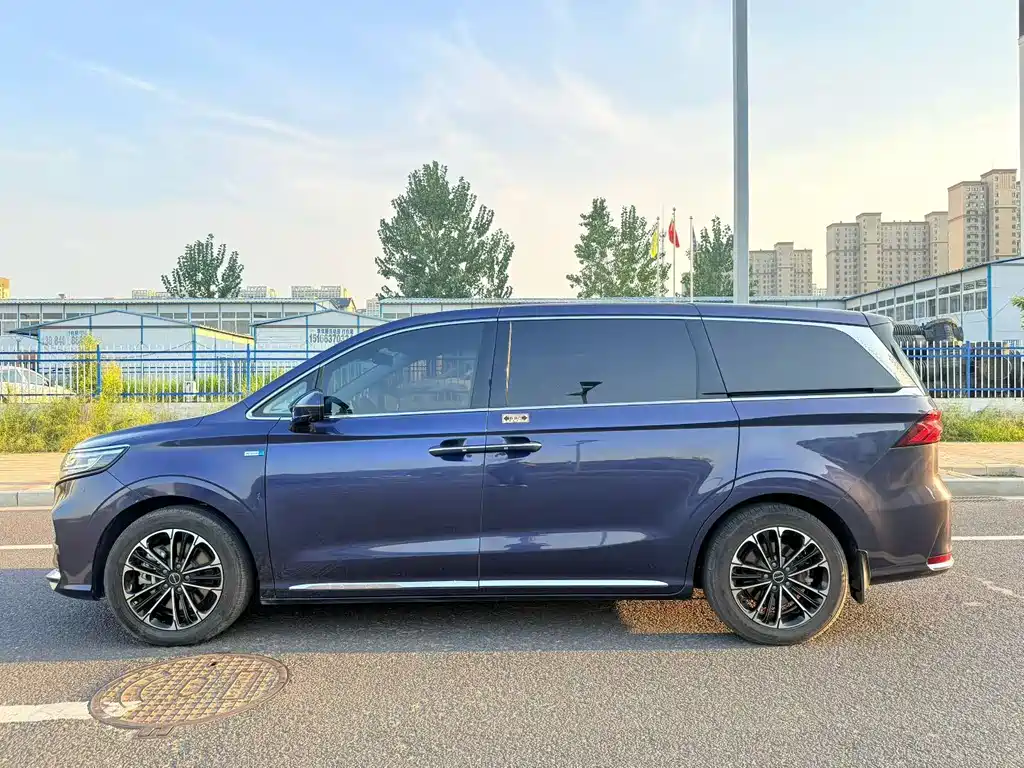Roewe iMAX8 — миниатюра 3