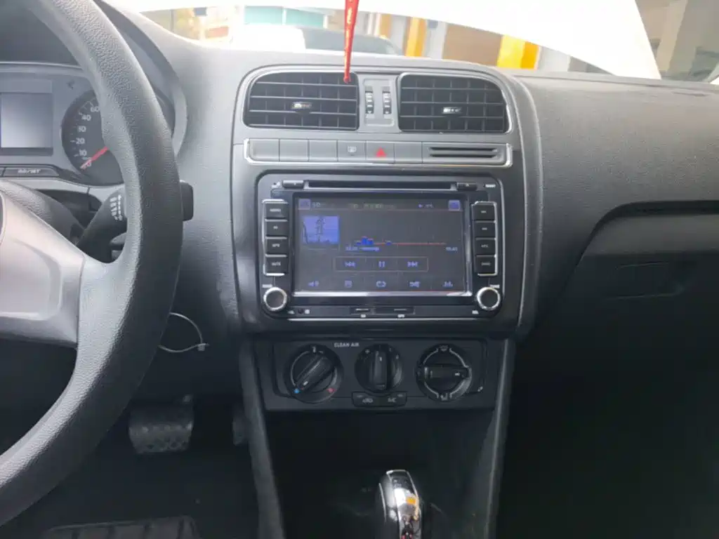 Volkswagen Polo — миниатюра 13