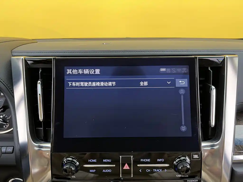 Toyota Alphard — миниатюра 29