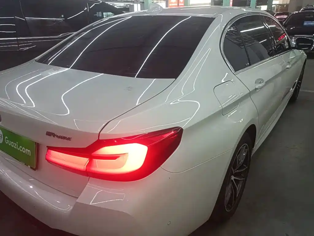 BMW 5 Series — миниатюра 7