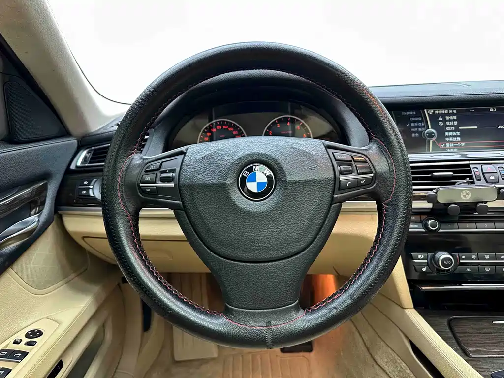 BMW 7 Series — миниатюра 16