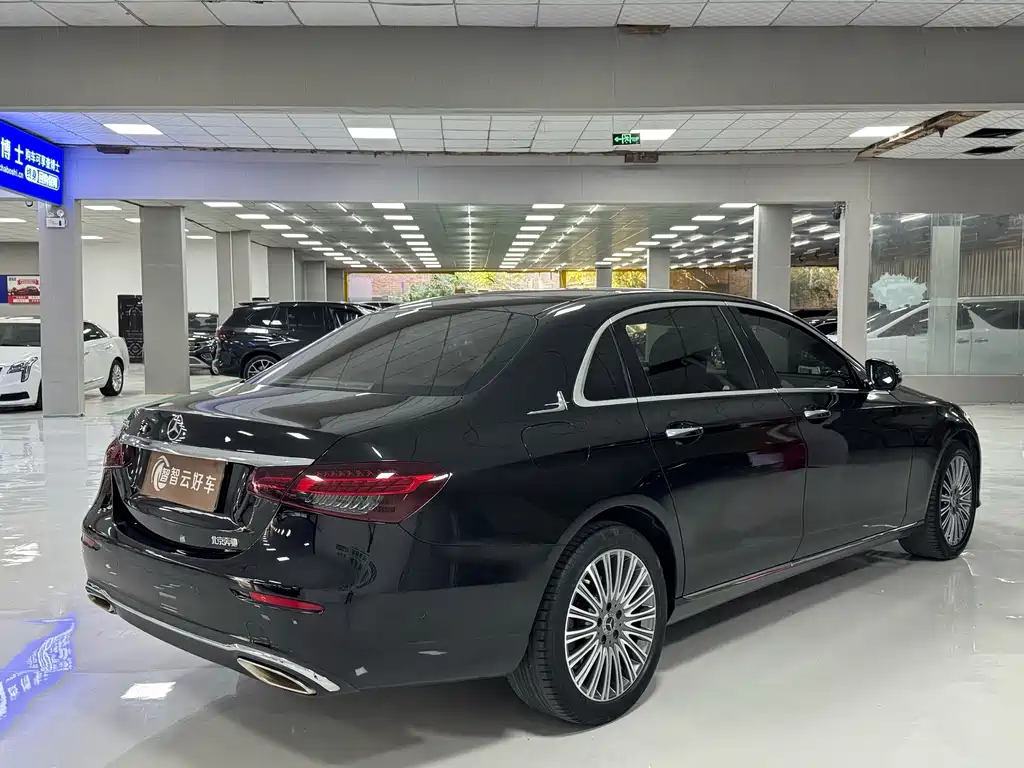 Mercedes-Benz E-Class — миниатюра 9