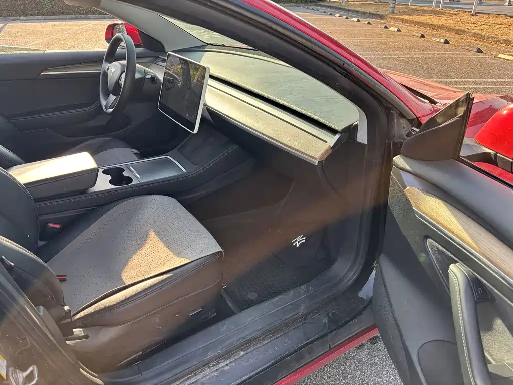Tesla Model 3 — миниатюра 6