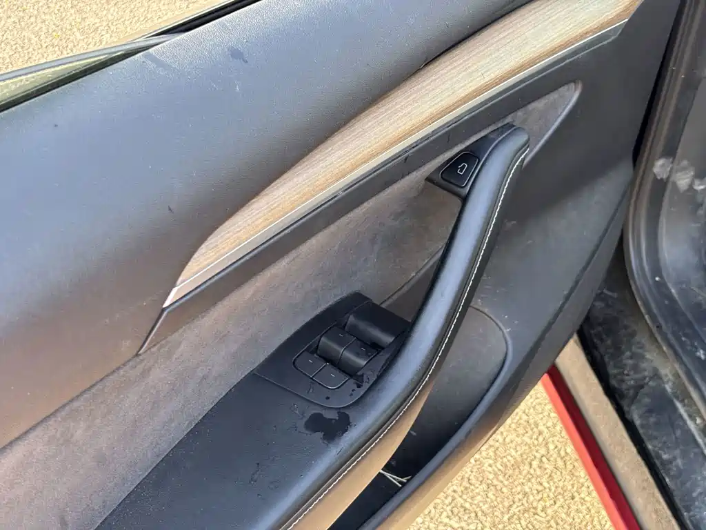 Tesla Model 3 — миниатюра 12