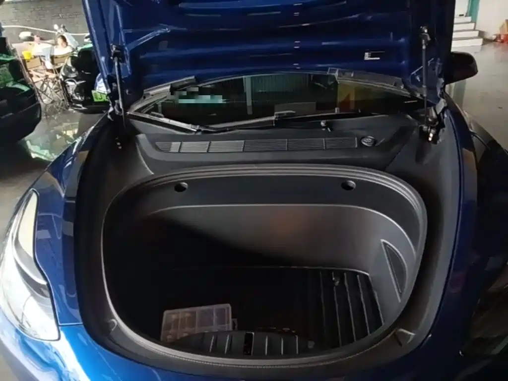 Tesla Model 3 — миниатюра 20