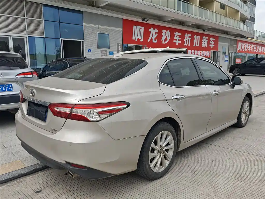 Toyota Camry — миниатюра 4