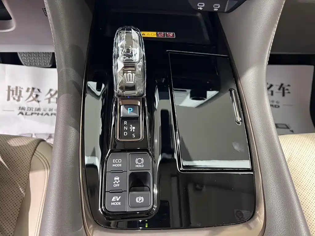 Toyota Vellfire — миниатюра 23
