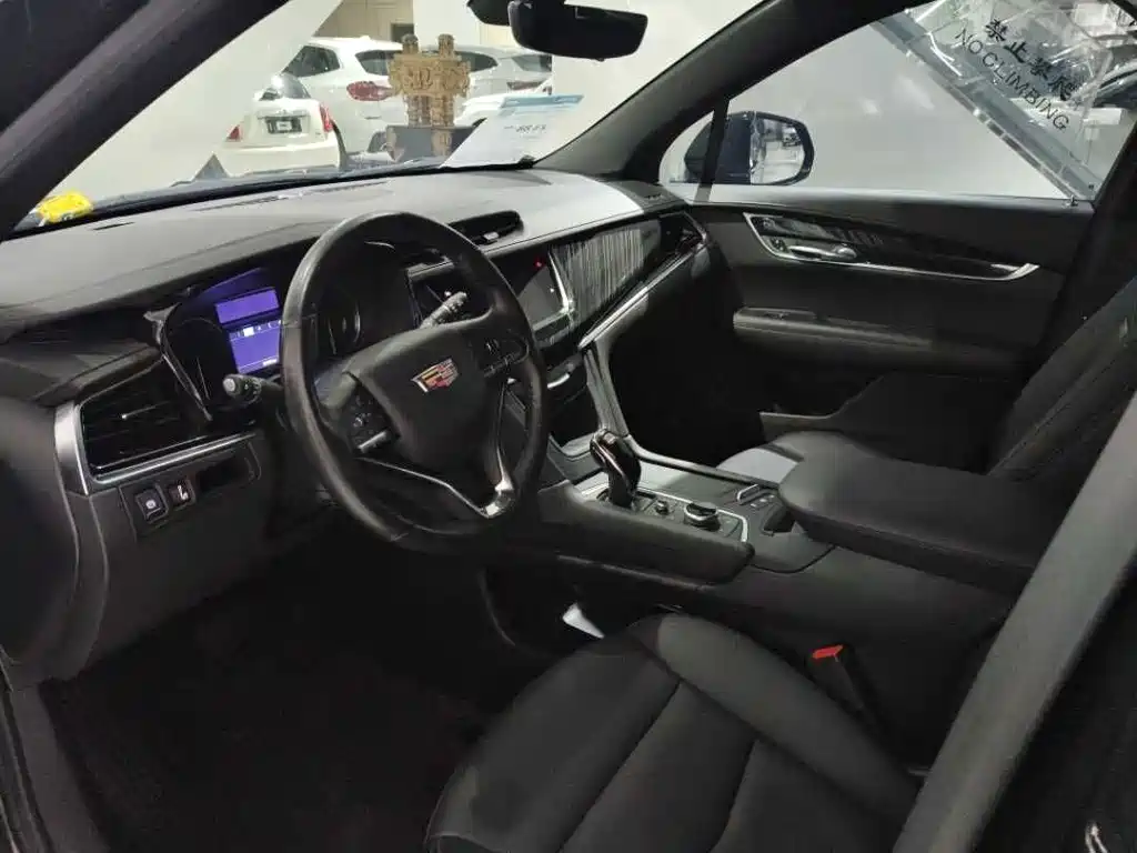 Cadillac XT6 — миниатюра 5