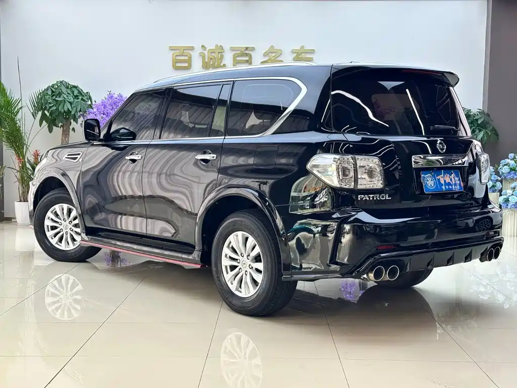 Nissan Patrol — миниатюра 5