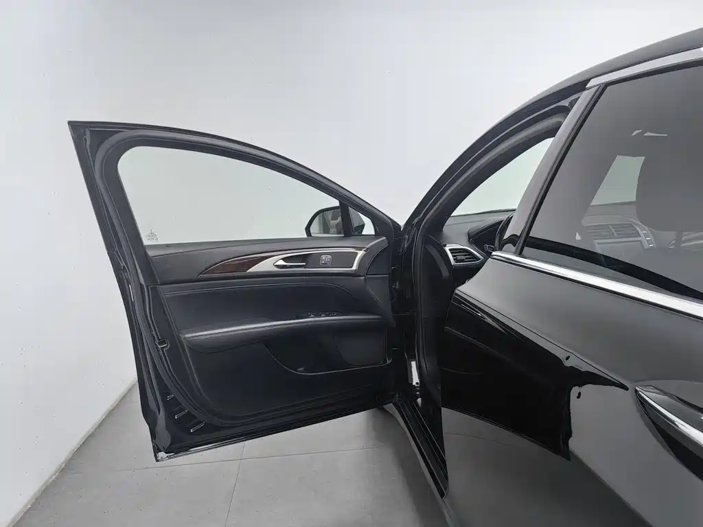 Lincoln MKZ — миниатюра 8