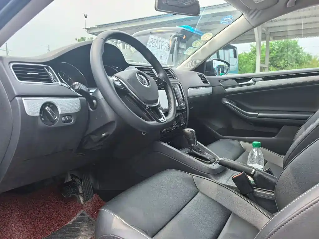 Volkswagen Sagitar — миниатюра 4