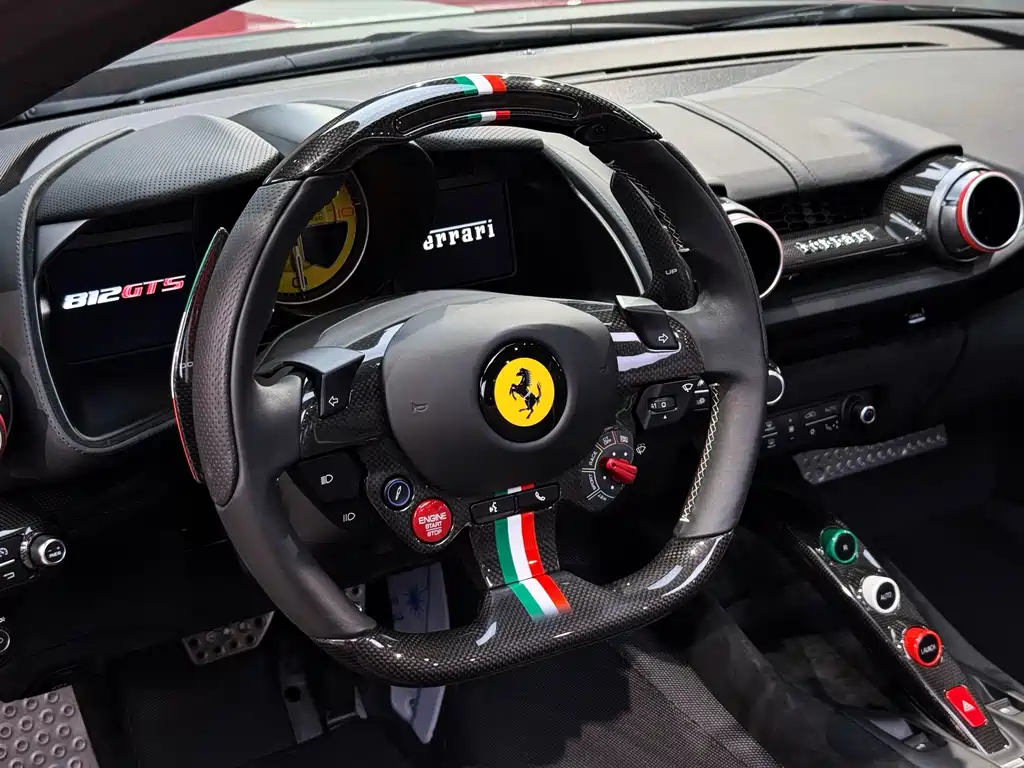 FERRARI 812