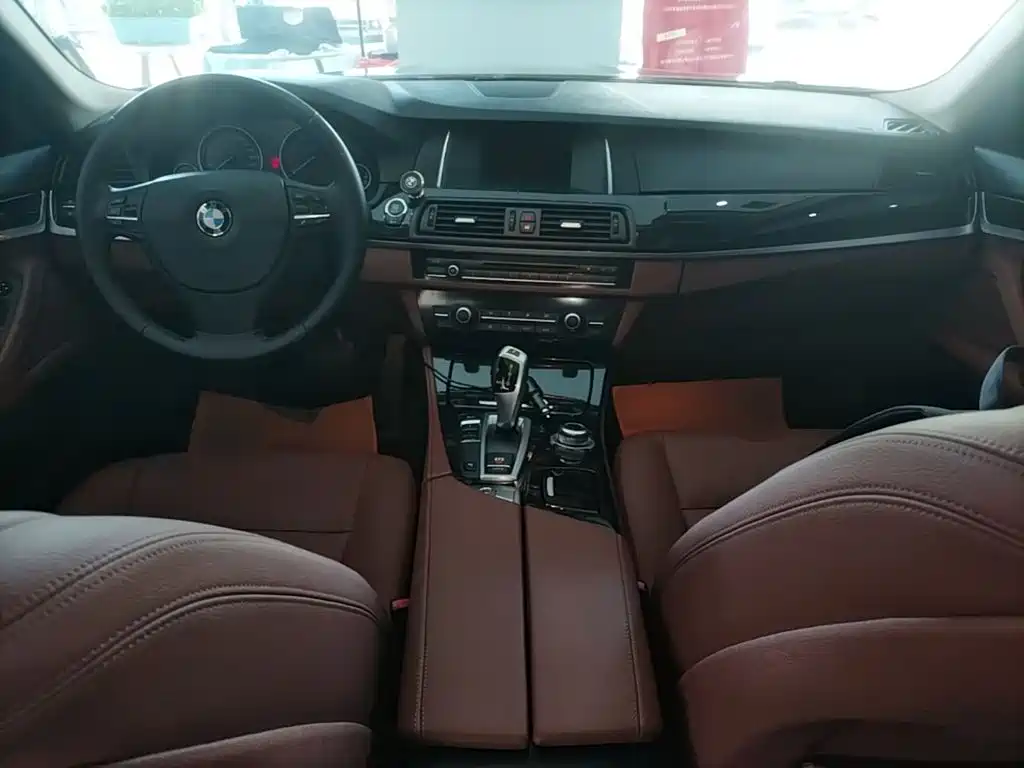 BMW 5 Series — миниатюра 10