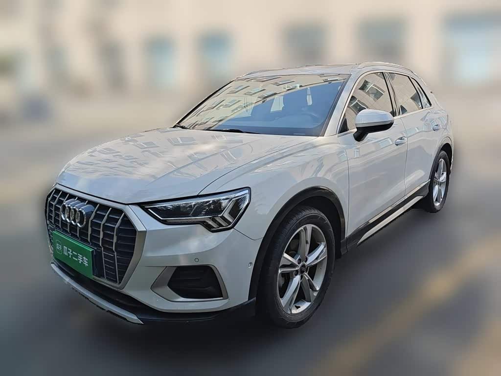 Audi Q3 1.4 л 2023 г. Белый, пробег 34000 км