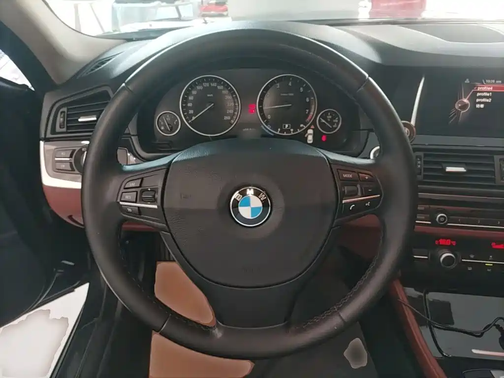 BMW 5 Series — миниатюра 11