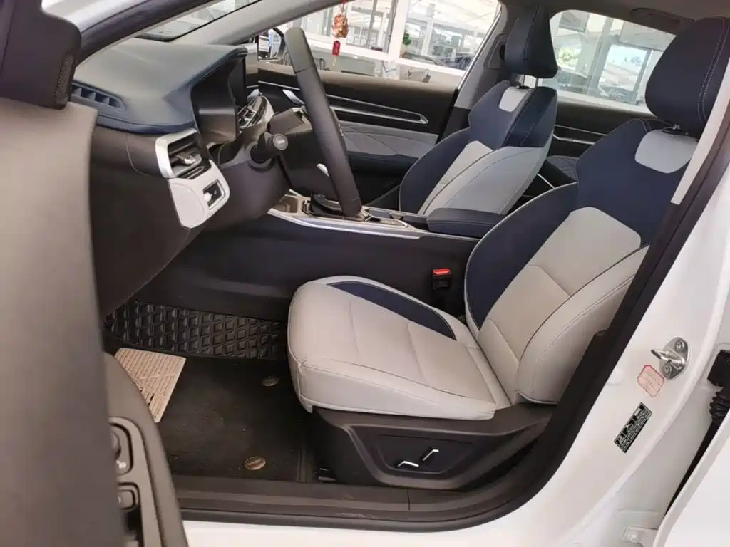 Geely Emgrand — миниатюра 15