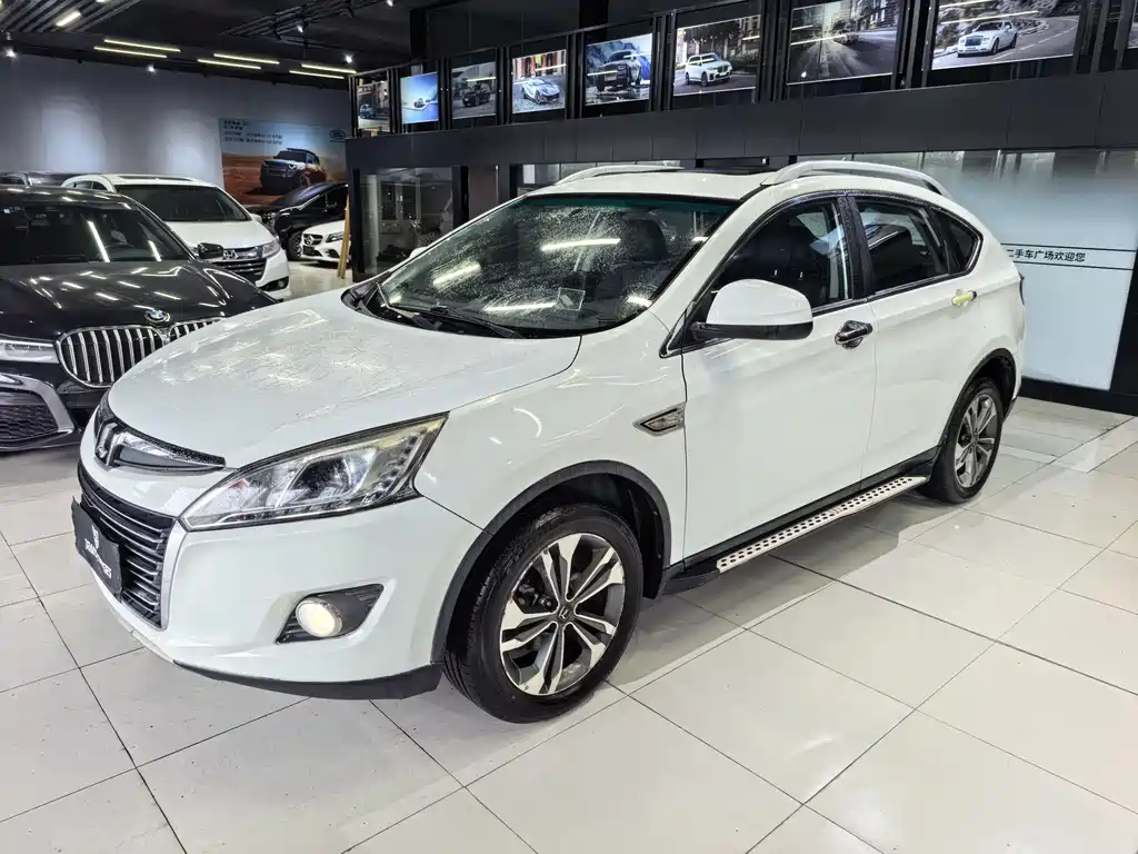 Luxgen U6 2015