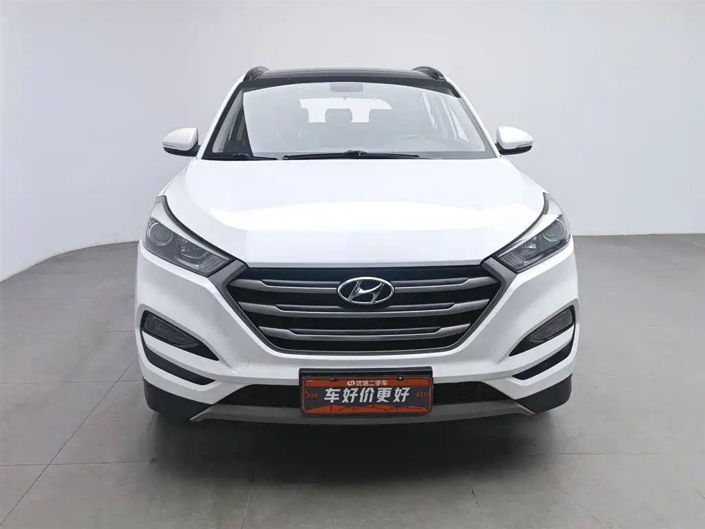 MODERN TUCSON