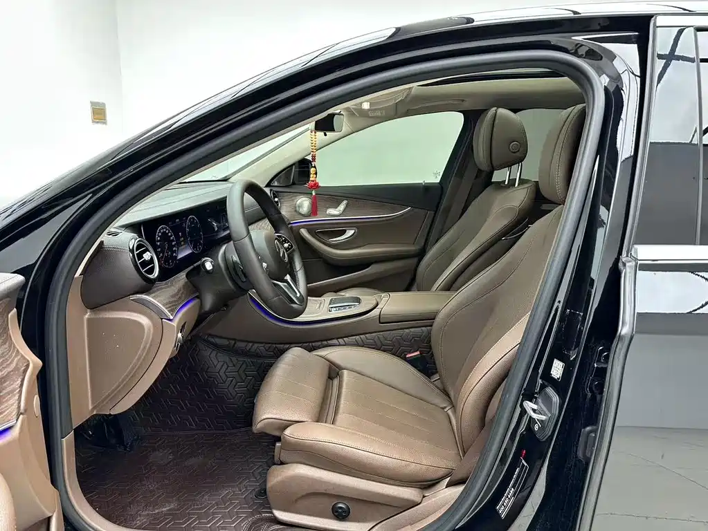 Mercedes-Benz E-Class — миниатюра 7
