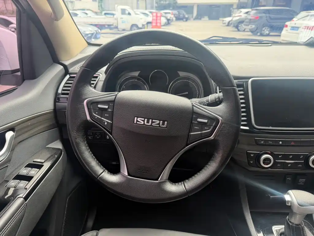 Isuzu MU-X — миниатюра 6