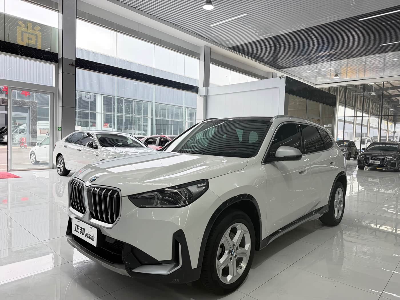 BMW X1 1.5 л 2023 г. Белый, пробег 31000 км