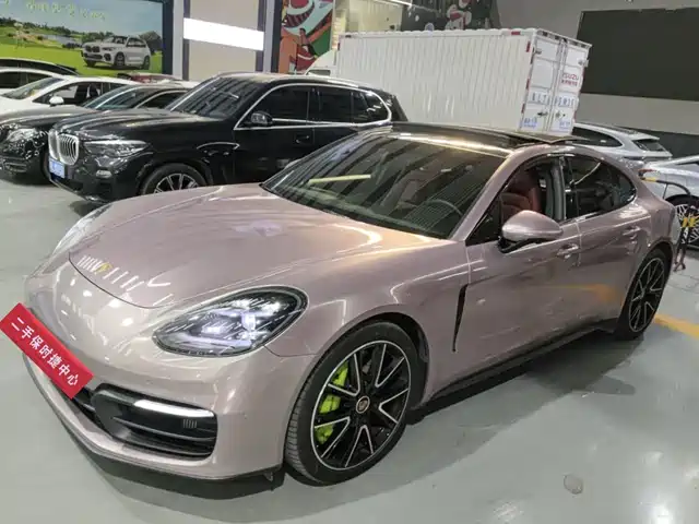 PORSCHE PANAMERA