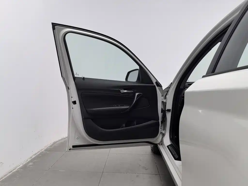 BMW 1 Series (Import) — миниатюра 8