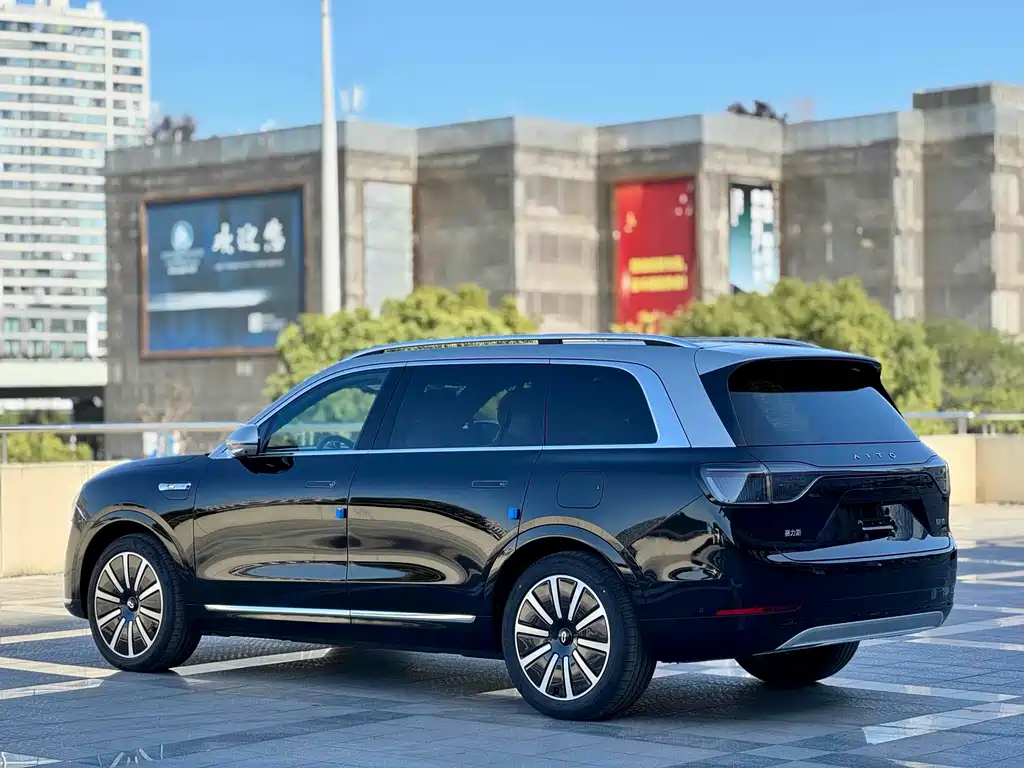 AITO ASK THE WORLD M9