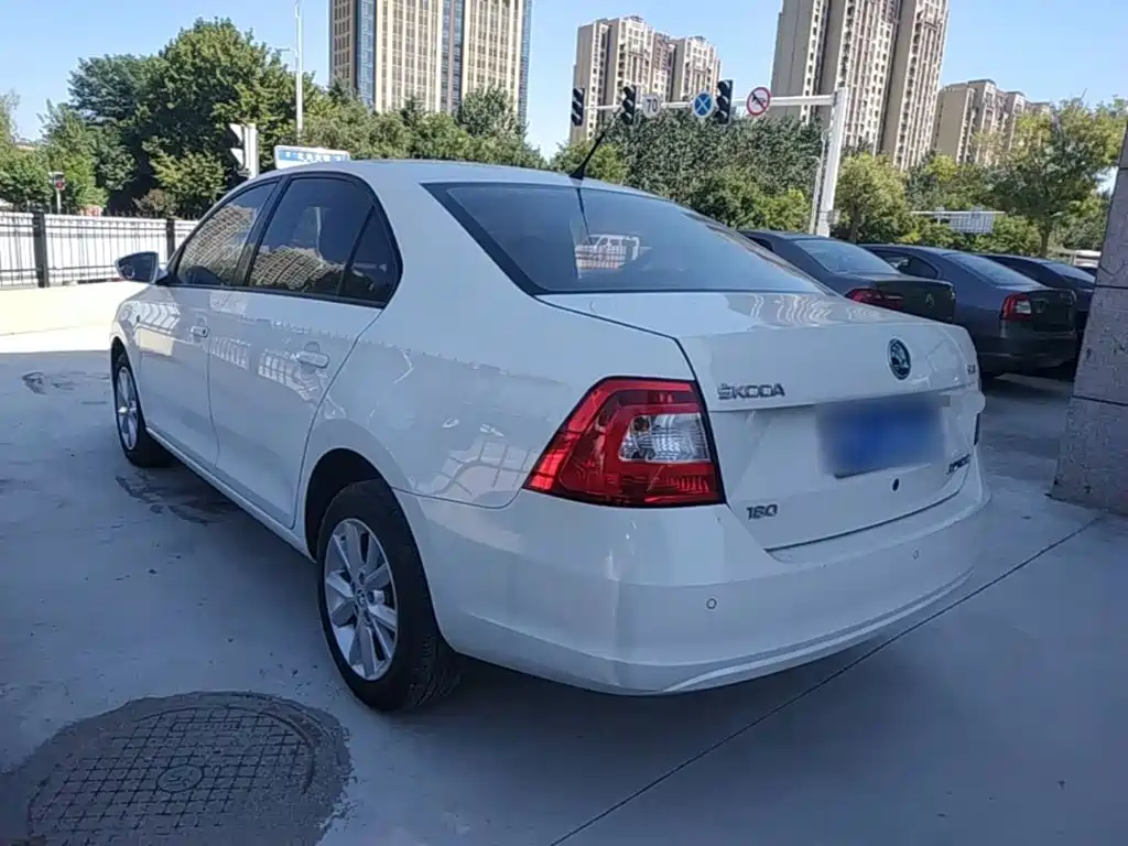Skoda Rapid — миниатюра 5