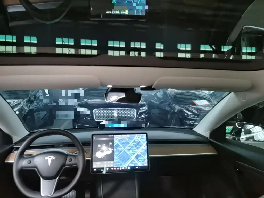 Tesla Model 3 — миниатюра 18