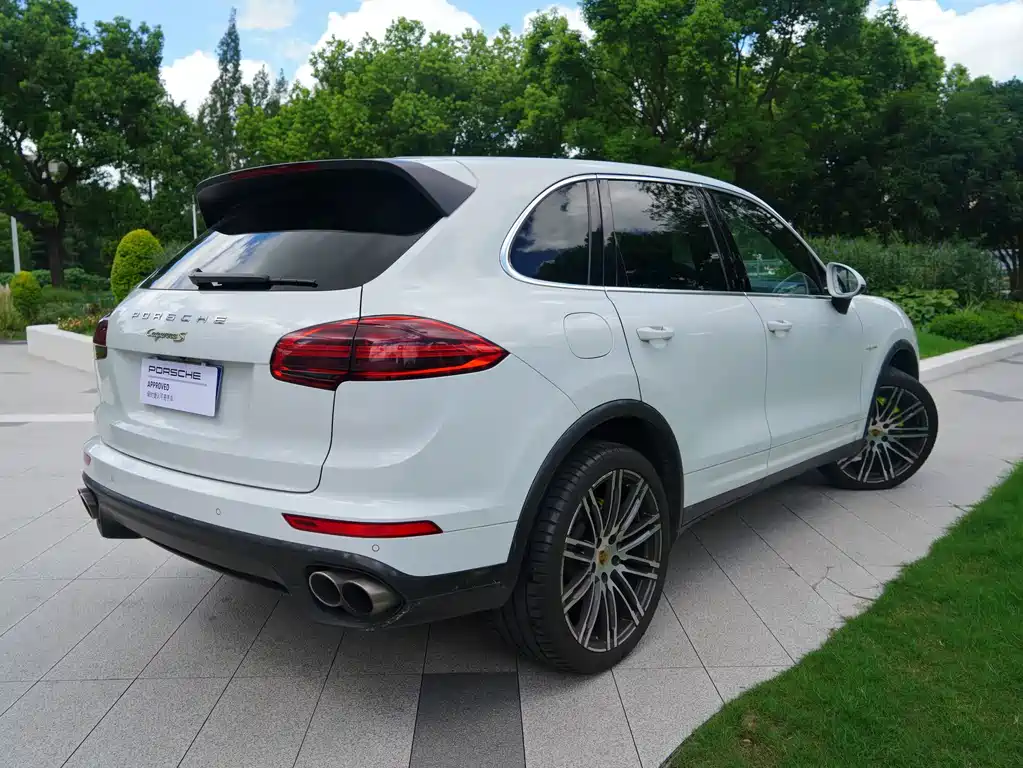 Porsche Cayenne Hybrid — миниатюра 18