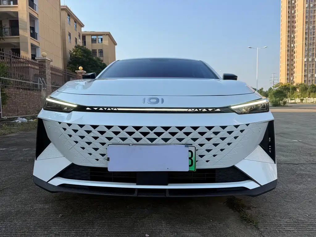 Changan UNI-V iDD — миниатюра 2
