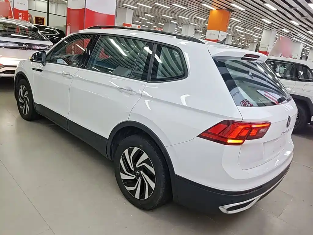 Volkswagen Tiguan L — миниатюра 5