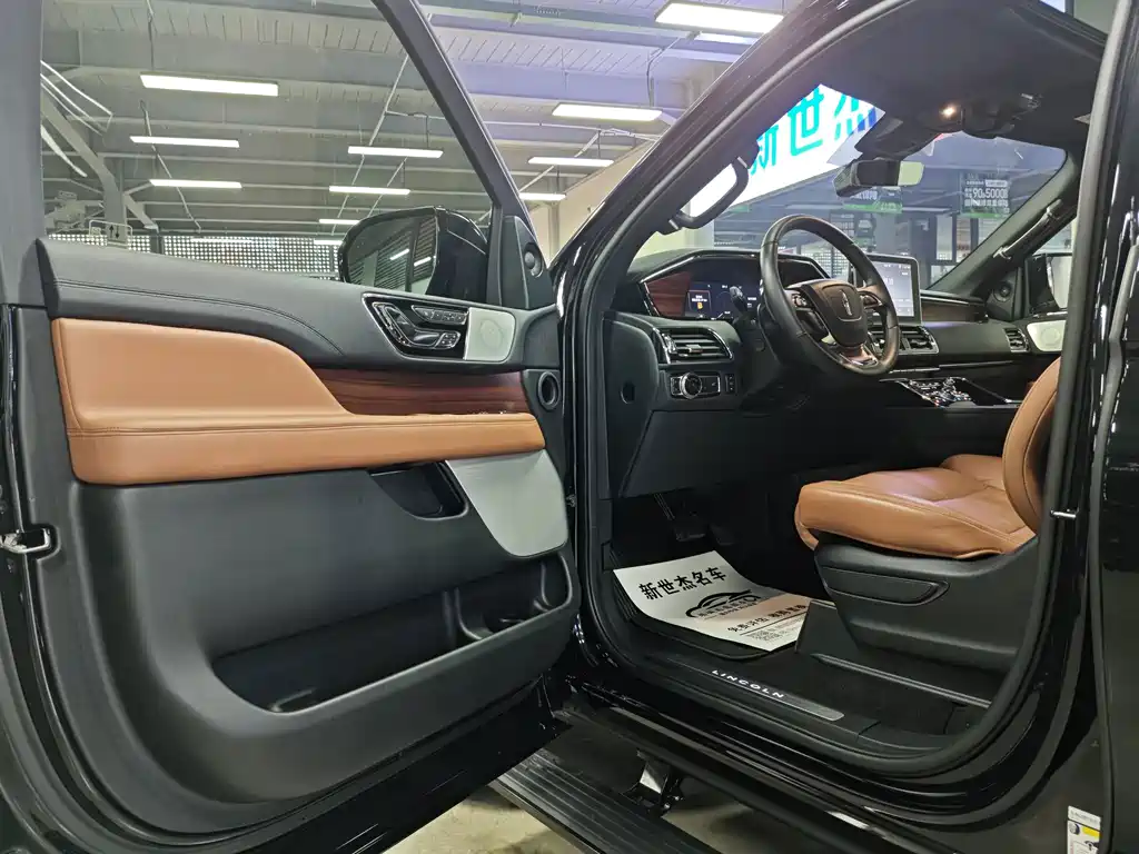 Lincoln Navigator — миниатюра 12