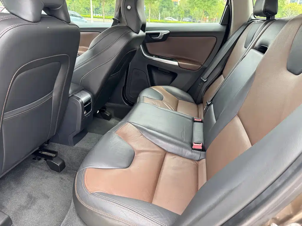 Volvo XC60 — миниатюра 10