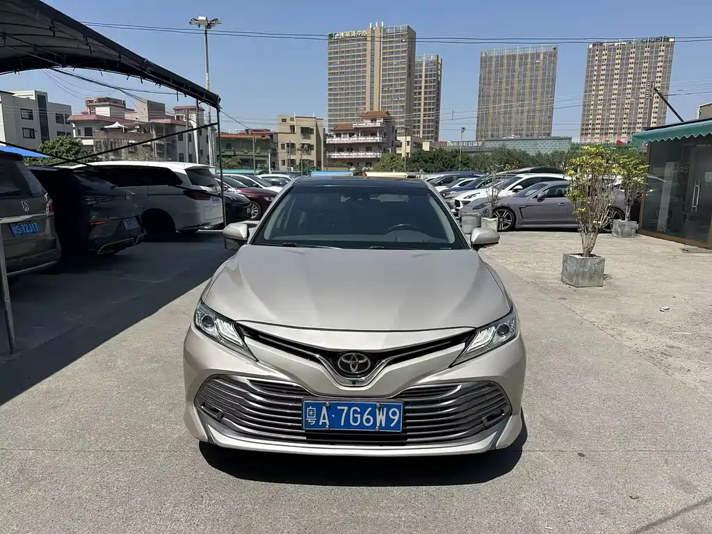 TOYOTA CAMRY