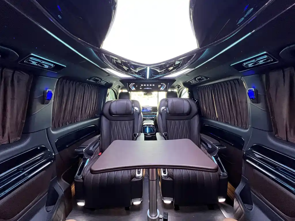 Mercedes-Benz Vito 2024 2.0T Elite 7 мест