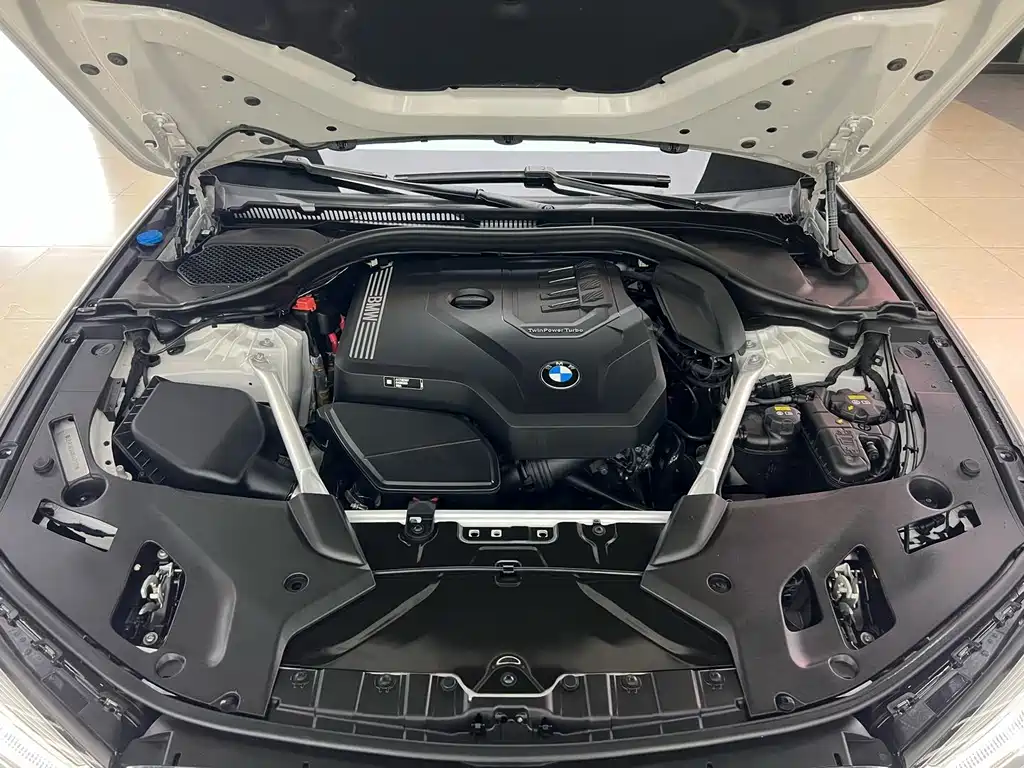 BMW 5 Series — миниатюра 24