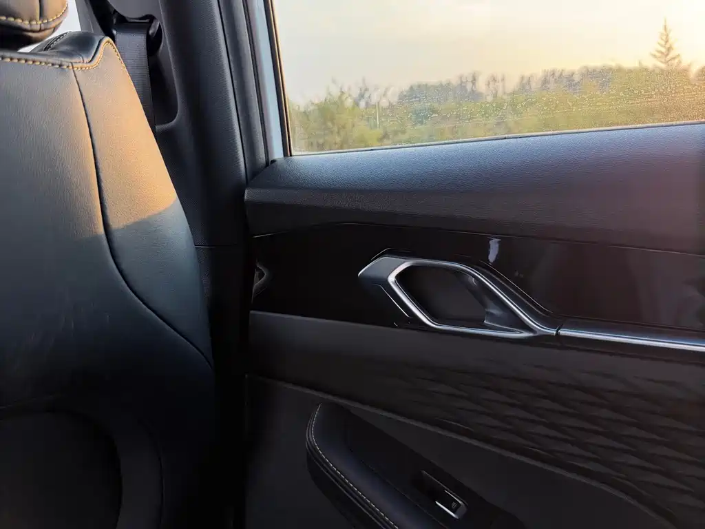 Geely Binyue — миниатюра 19