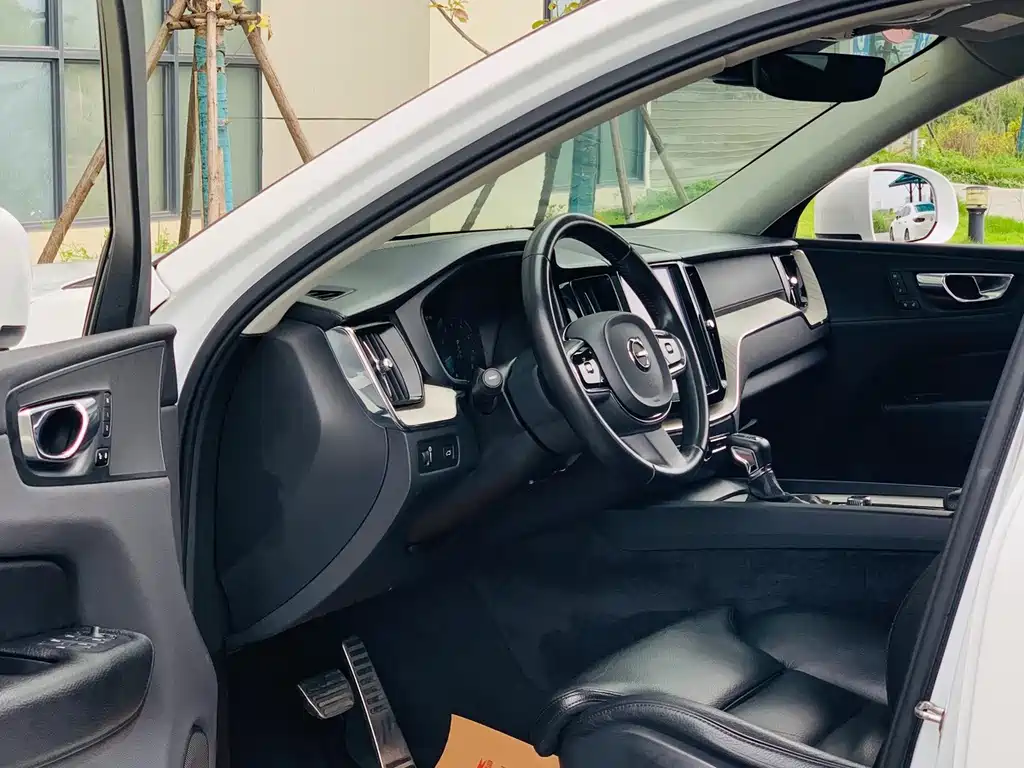 Volvo XC60 — миниатюра 11