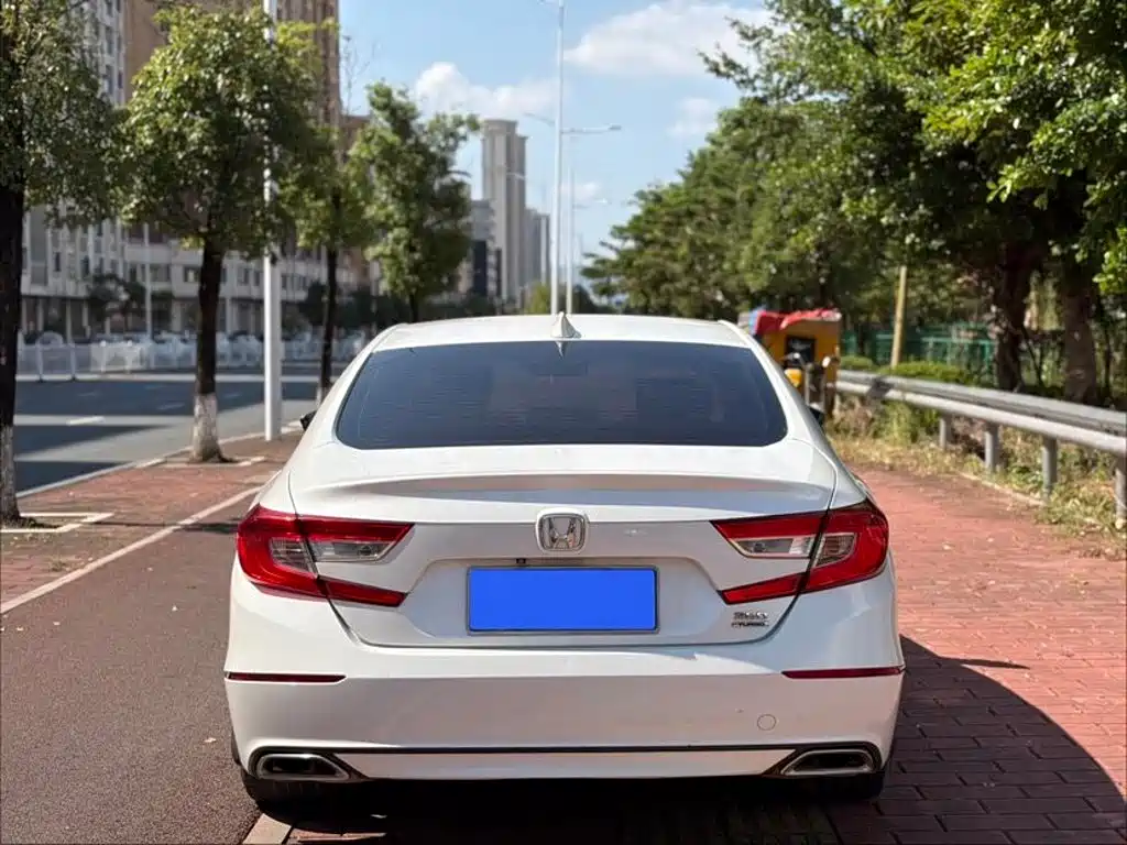 Honda Accord — миниатюра 8