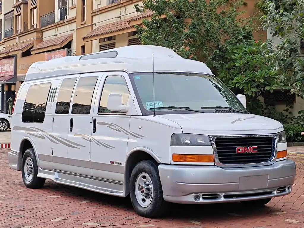 GMC Savana — миниатюра 3