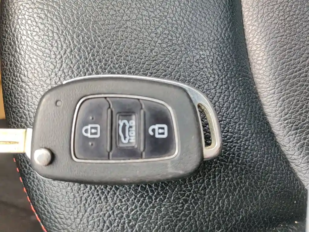 Hyundai Elantra — миниатюра 9