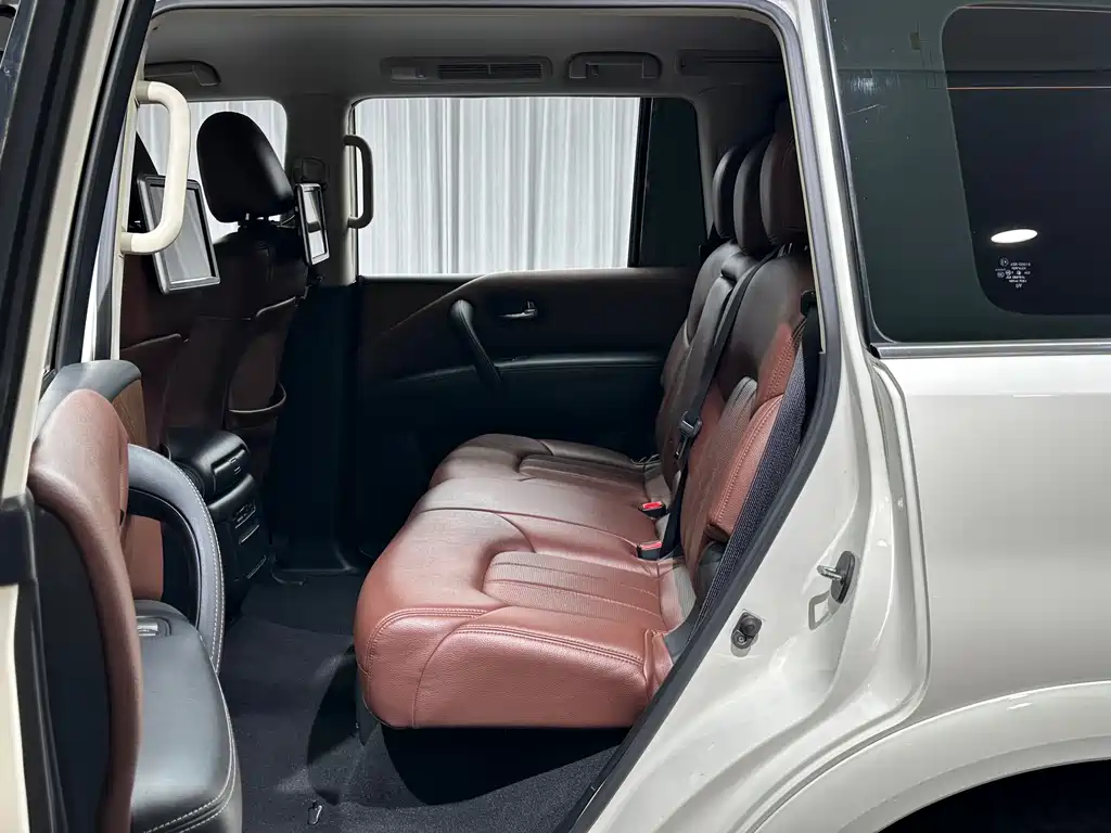 Nissan Patrol — миниатюра 15