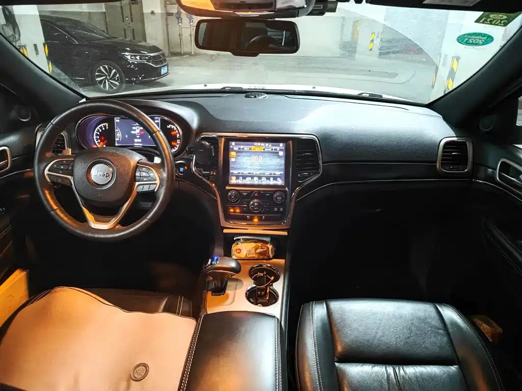 Jeep Grand Cherokee (Import) — миниатюра 6
