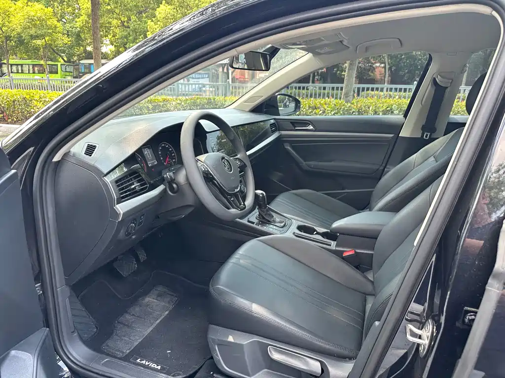 Volkswagen Lavida — миниатюра 9