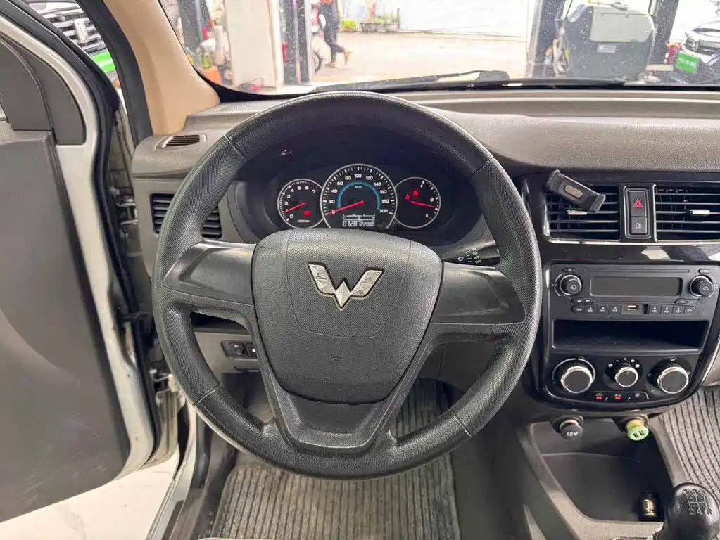 Wuling Rongguang V — миниатюра 9